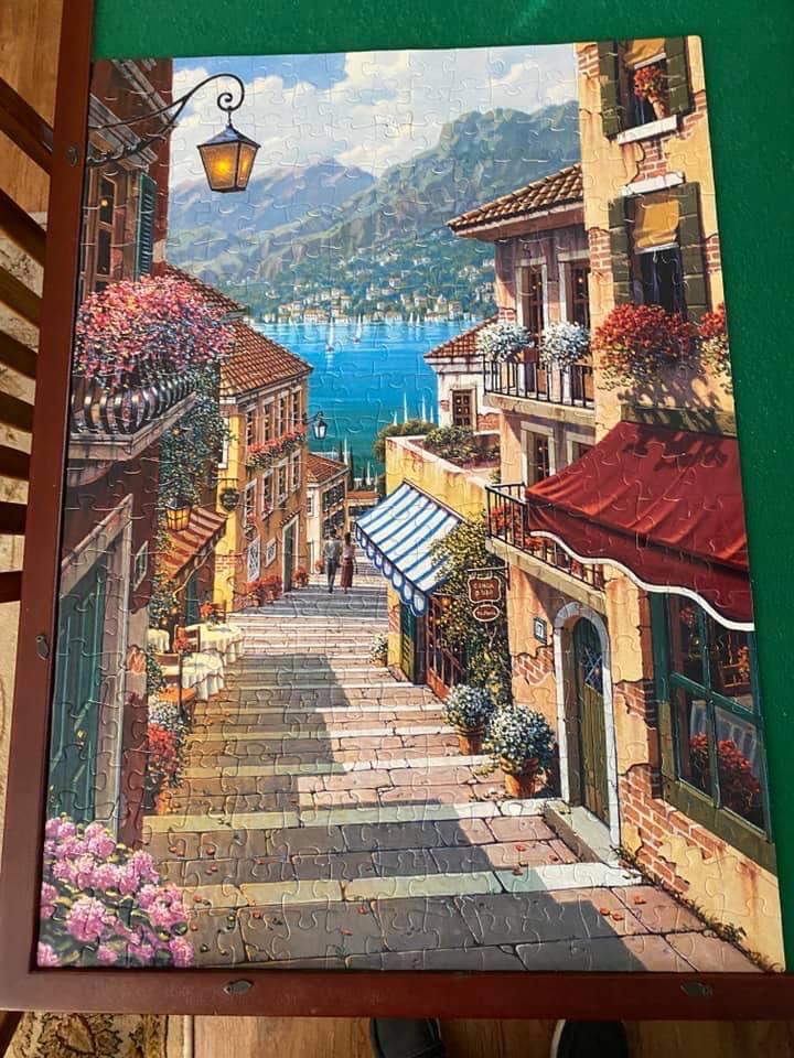 Seaside Romance  puzzle collectible - Main Image 2