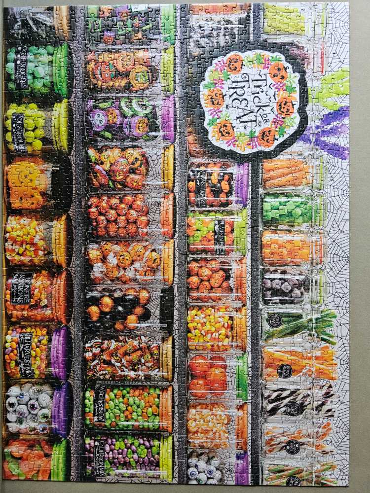 Trick Or Treat - Cobble Hill puzzle collectible [Barcode 625012400091] - Main Image 2