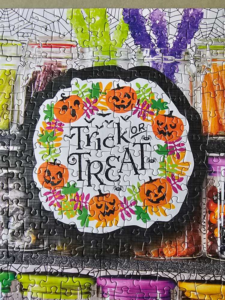 Trick Or Treat - Cobble Hill puzzle collectible [Barcode 625012400091] - Main Image 3