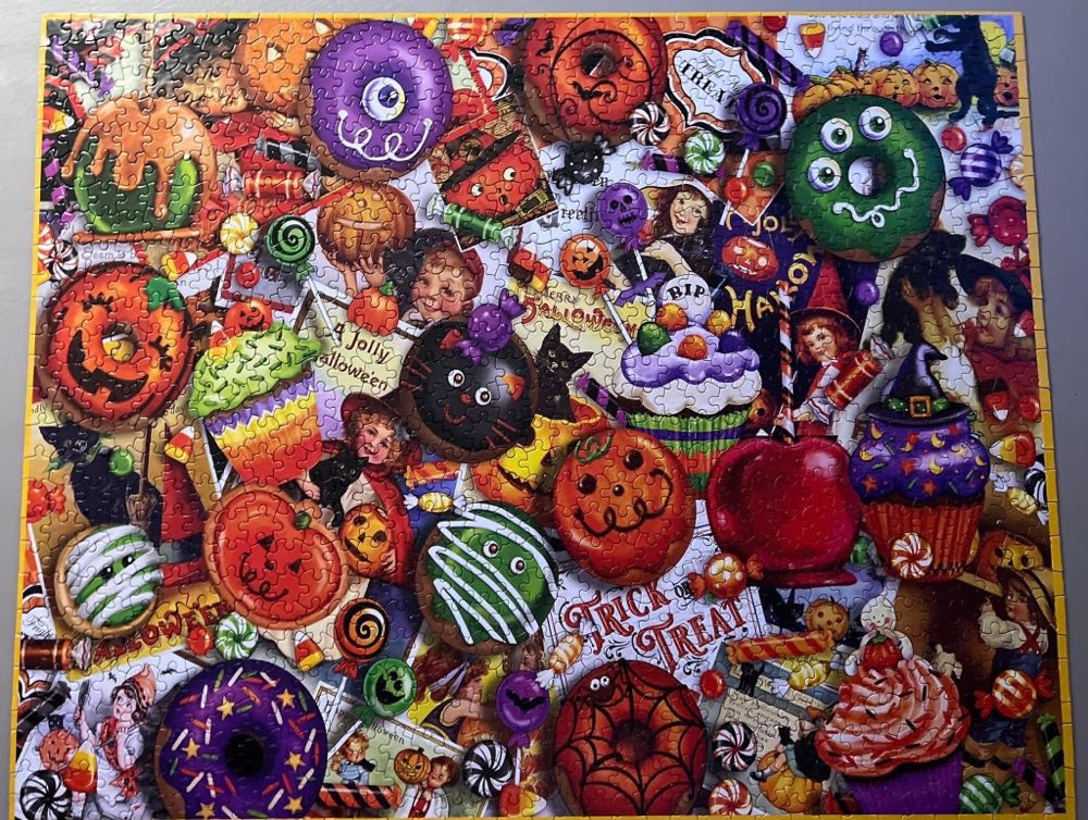 Trick Or Treat - White Mountain puzzle collectible [Barcode 724819264896] - Main Image 2