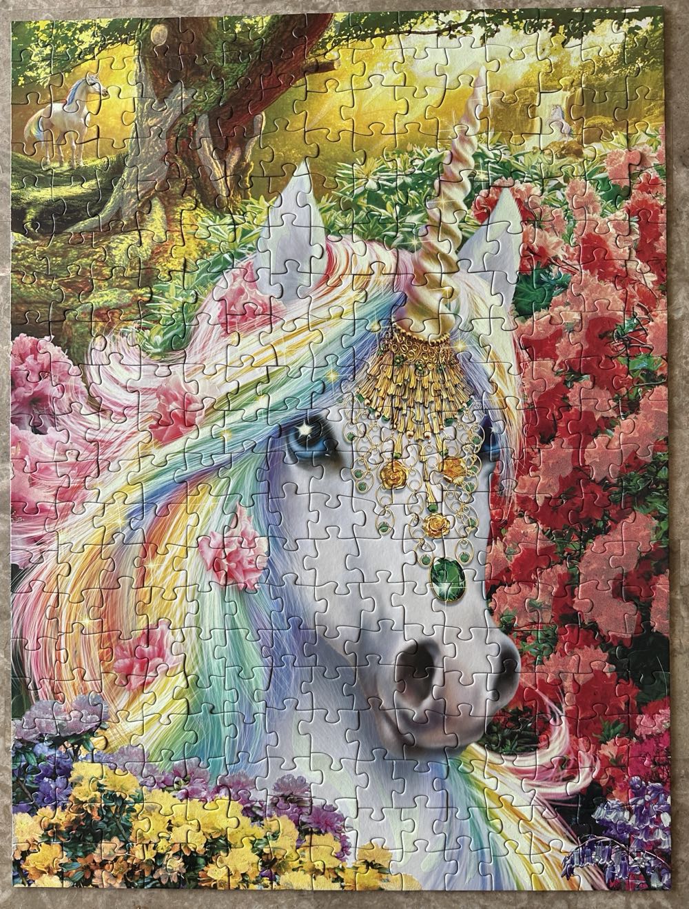 Her Majesty’s Jewels - MasterPieces puzzle collectible [Barcode 705988320231] - Main Image 3