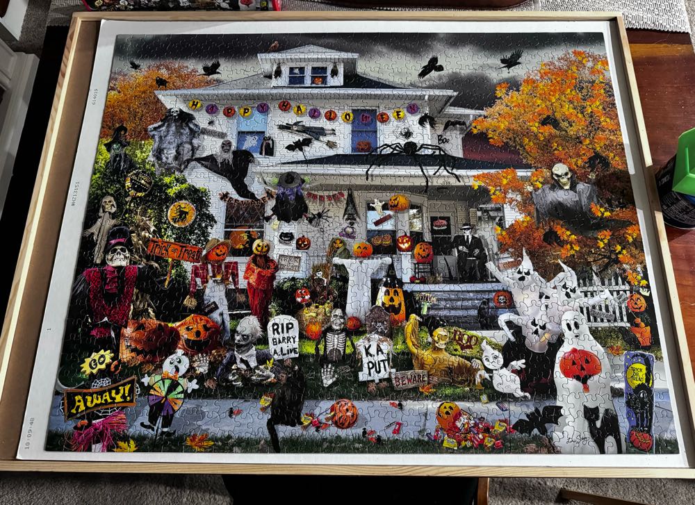 At The Halloween House - White Mountain Puzzles puzzle collectible [Barcode 724819265350] - Main Image 2