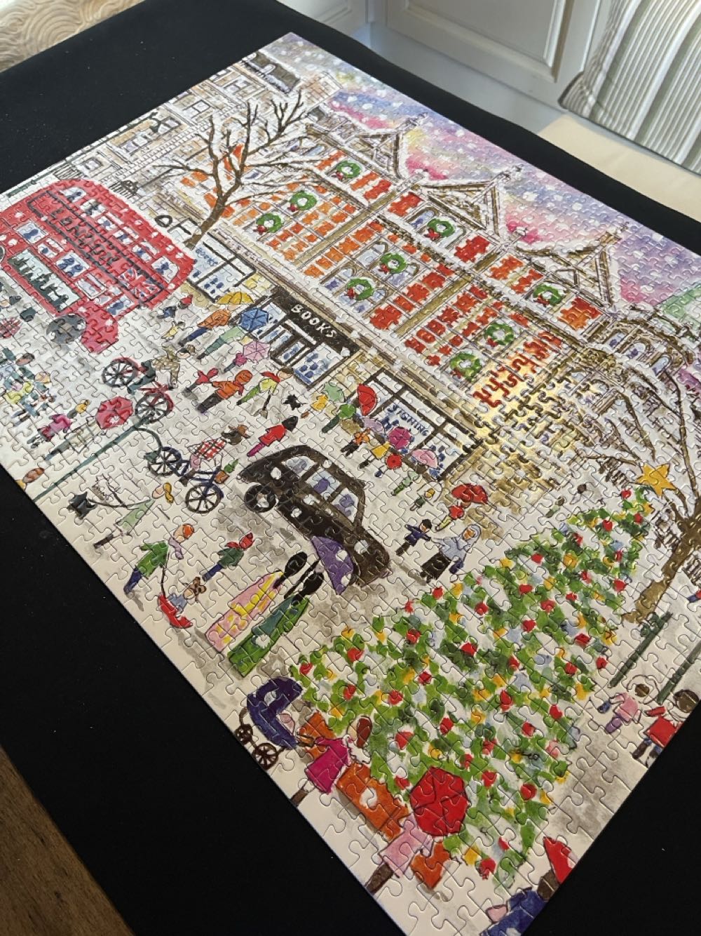 Christmas In London - Galison puzzle collectible [Barcode 9780735378353] - Main Image 2