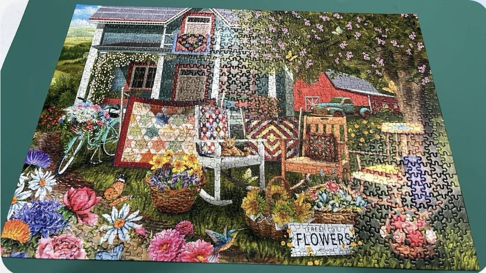 Colorful Quilts  - Ceaco puzzle collectible [Barcode 021081333559] - Main Image 4