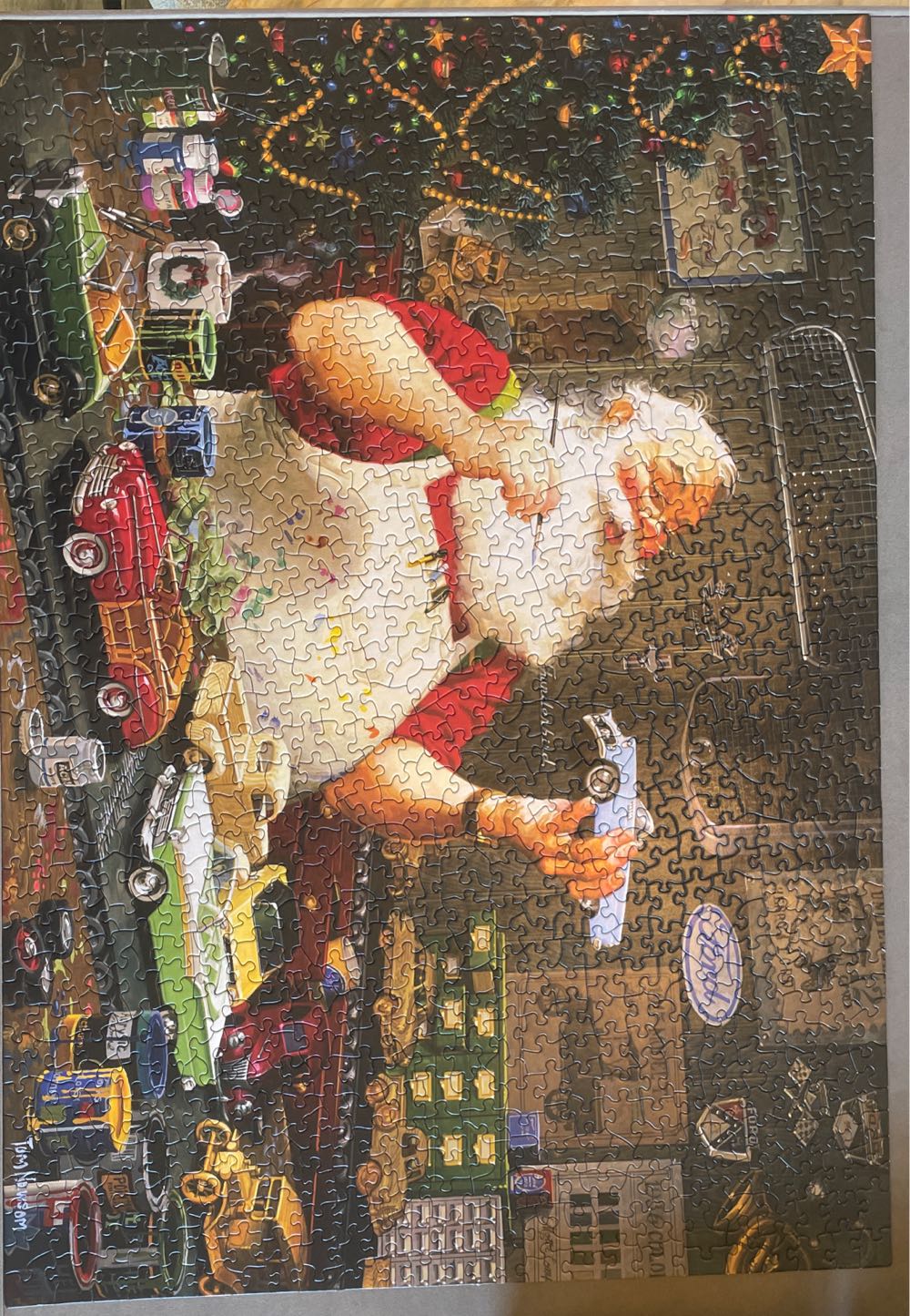 Santa Painting Cars - Cobble Hill puzzle collectible [Barcode 625012572613] - Main Image 2