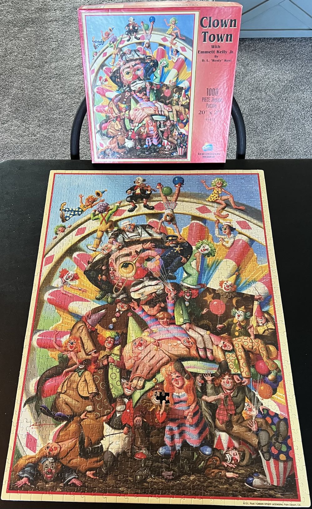 Clown Town - 473, 9/18/23-SOLD - SunsOut puzzle collectible [Barcode 796780444126] - Main Image 3