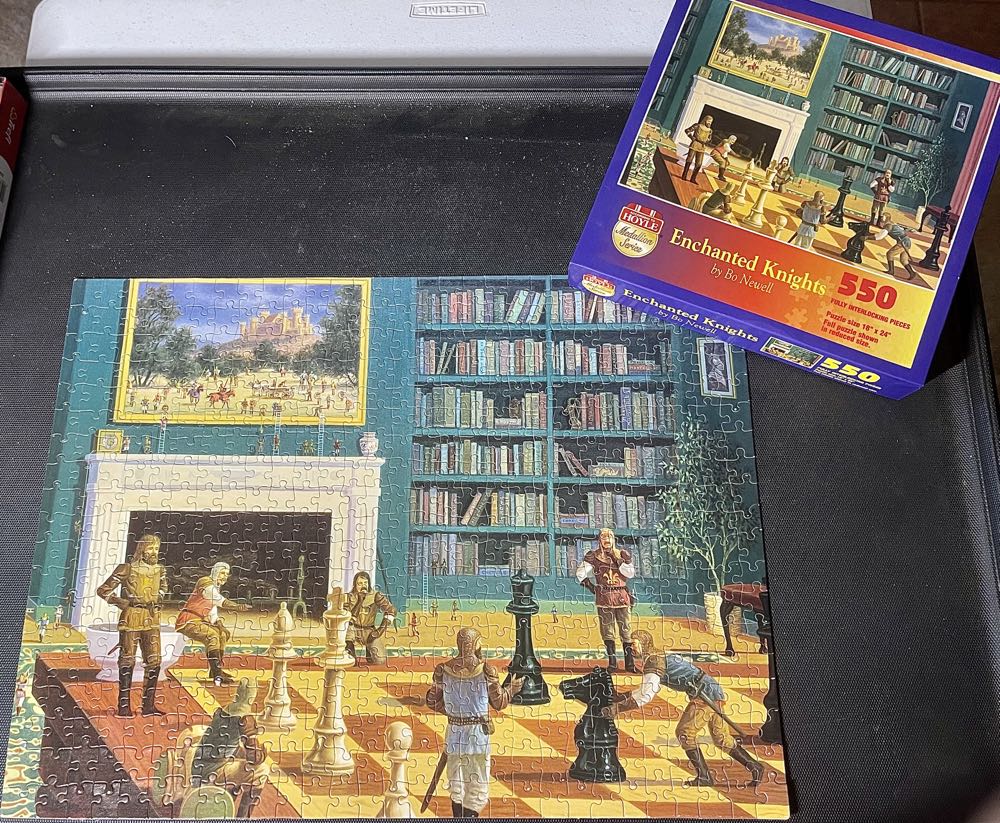 Enchanted Knights - Hoyle Products puzzle collectible [Barcode 041187085008] - Main Image 3