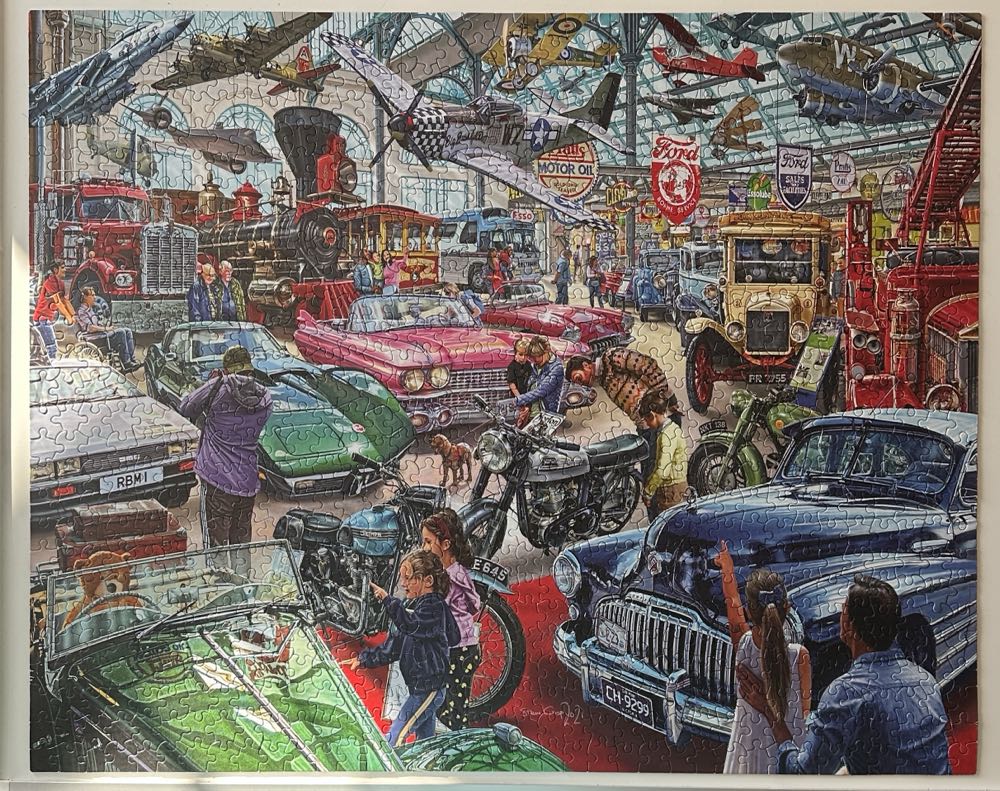 Visiting the Museum - White Mountain puzzle collectible [Barcode 724819265558] - Main Image 3