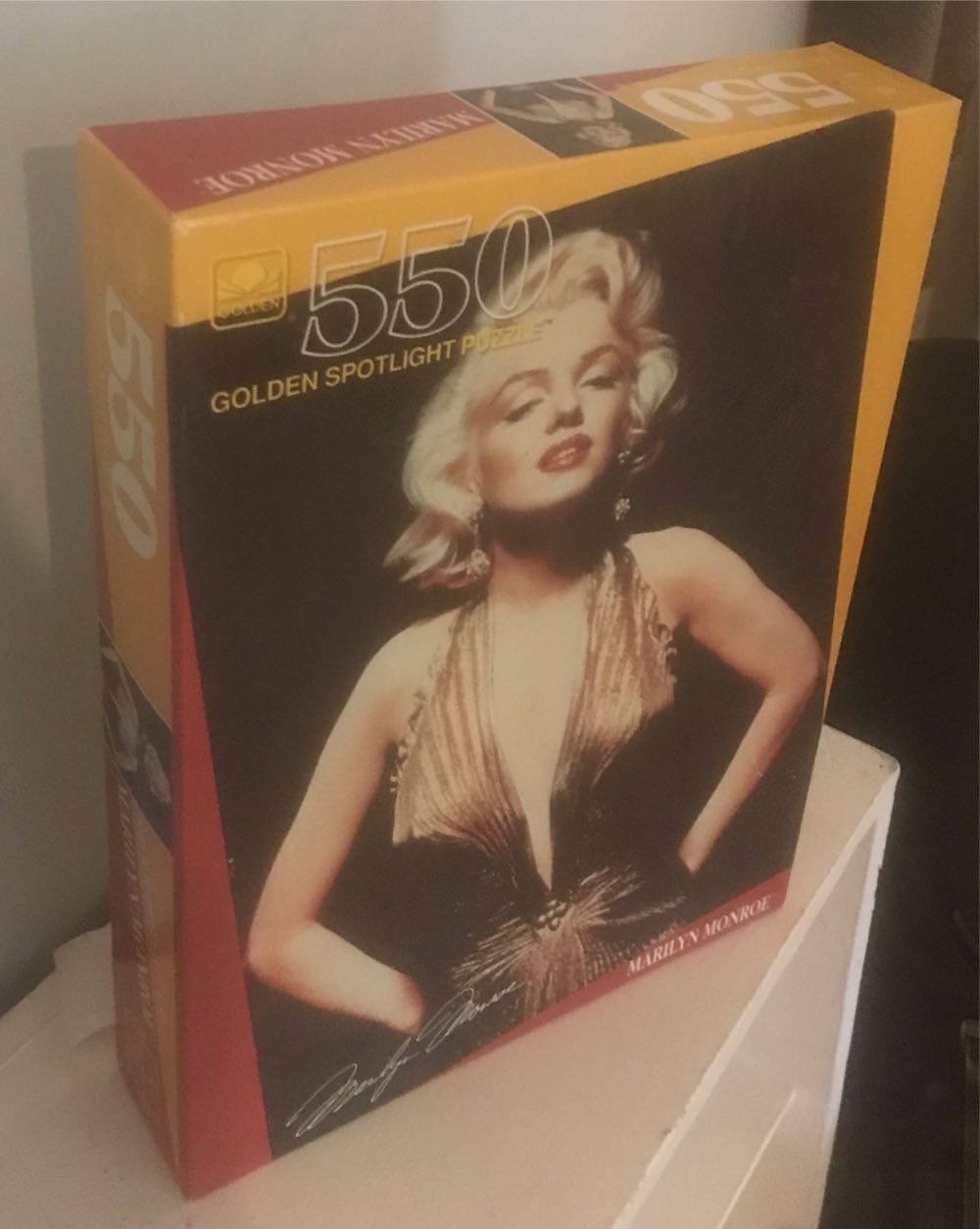 Marilyn Monroe Golden Spotlight Jigsaw Puzzle 550 Piece - Golden Spotlight Puzzle puzzle collectible [Barcode 033500052910] - Main Image 2