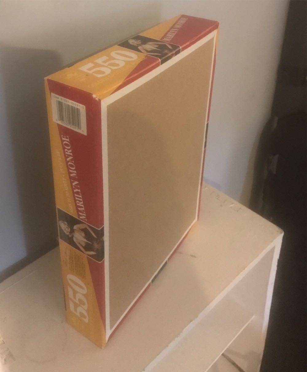 Marilyn Monroe Golden Spotlight Jigsaw Puzzle 550 Piece - Golden Spotlight Puzzle puzzle collectible [Barcode 033500052910] - Main Image 3