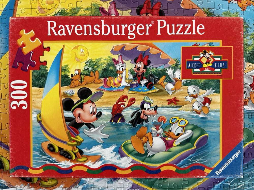 Mickey and his Friends at the Sea B - Ravensburger puzzle collectible [Barcode 4005556130771] - Main Image 3