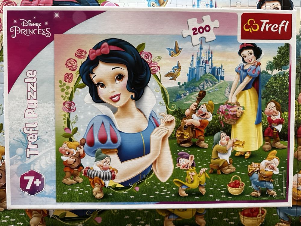 Snow White - Trefl puzzle collectible [Barcode 5900511132786] - Main Image 3
