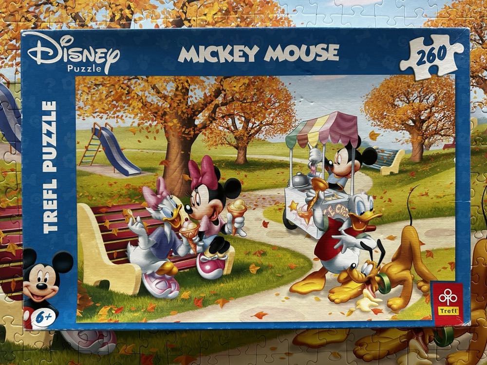 Mickey Mouse In The Park - Trefl puzzle collectible [Barcode 5900511130836] - Main Image 4