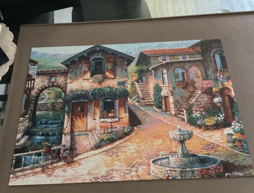 On The Fountain On Bluebird Square Na 70503 Fontanna Stukjes La De - Bluebird Puzzle puzzle collectible [Barcode 3663384705038] - Main Image 3