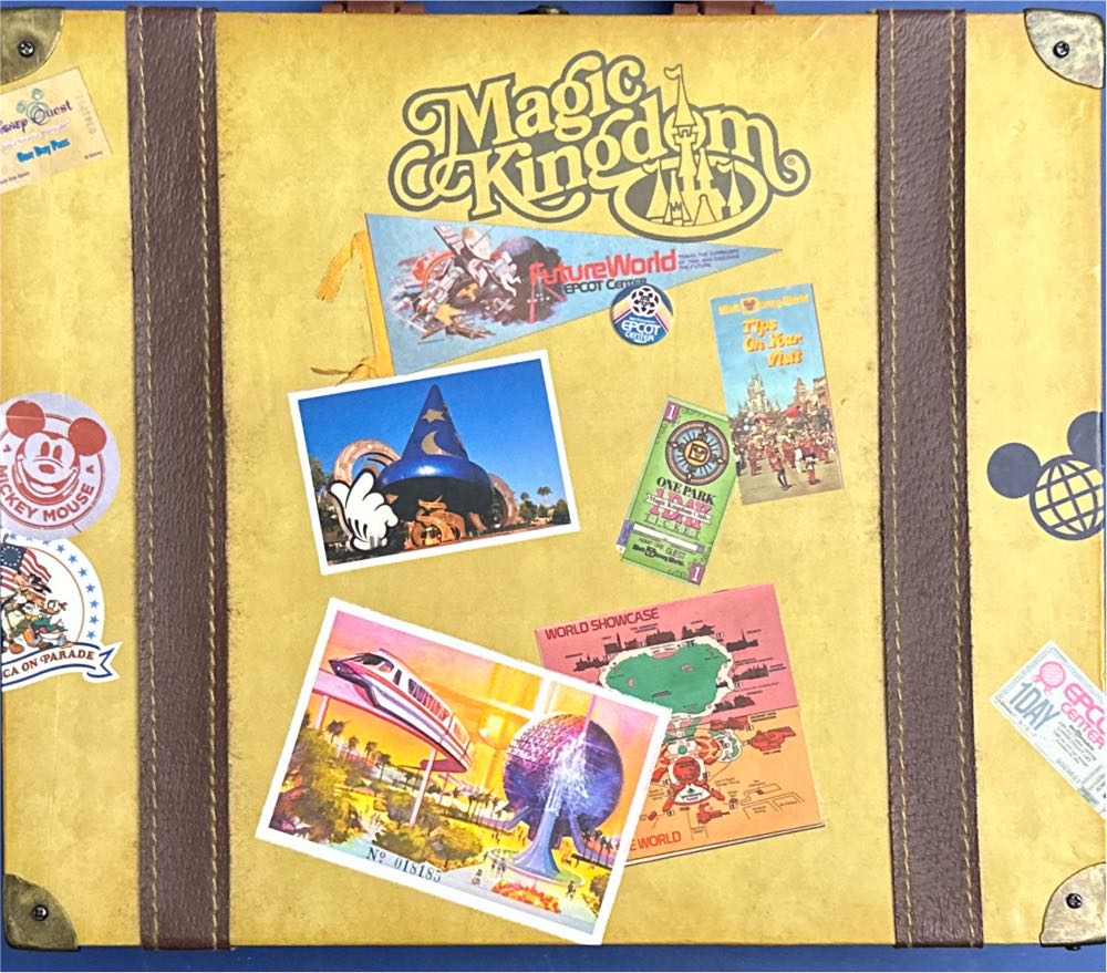 Magic Kingdom - Disney Theme Park puzzle collectible - Main Image 1
