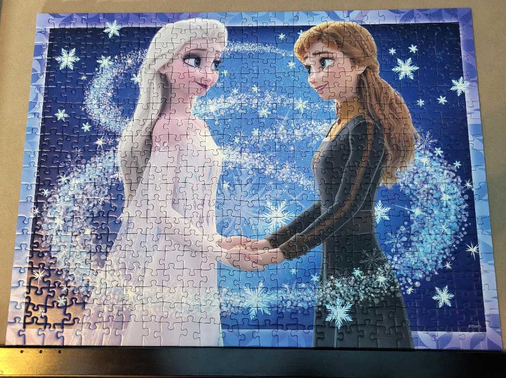 The Sisters Anna and Elsa - Ravensburger puzzle collectible [Barcode 4005556805310] - Main Image 2