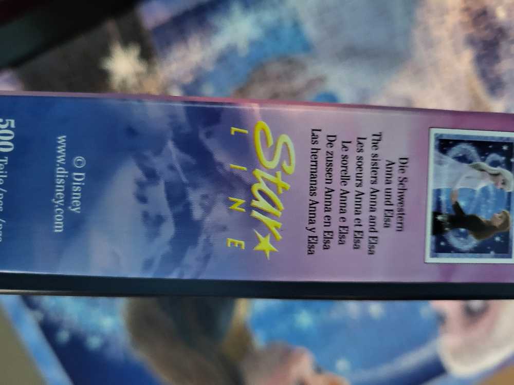 The Sisters Anna and Elsa - Ravensburger puzzle collectible [Barcode 4005556805310] - Main Image 3