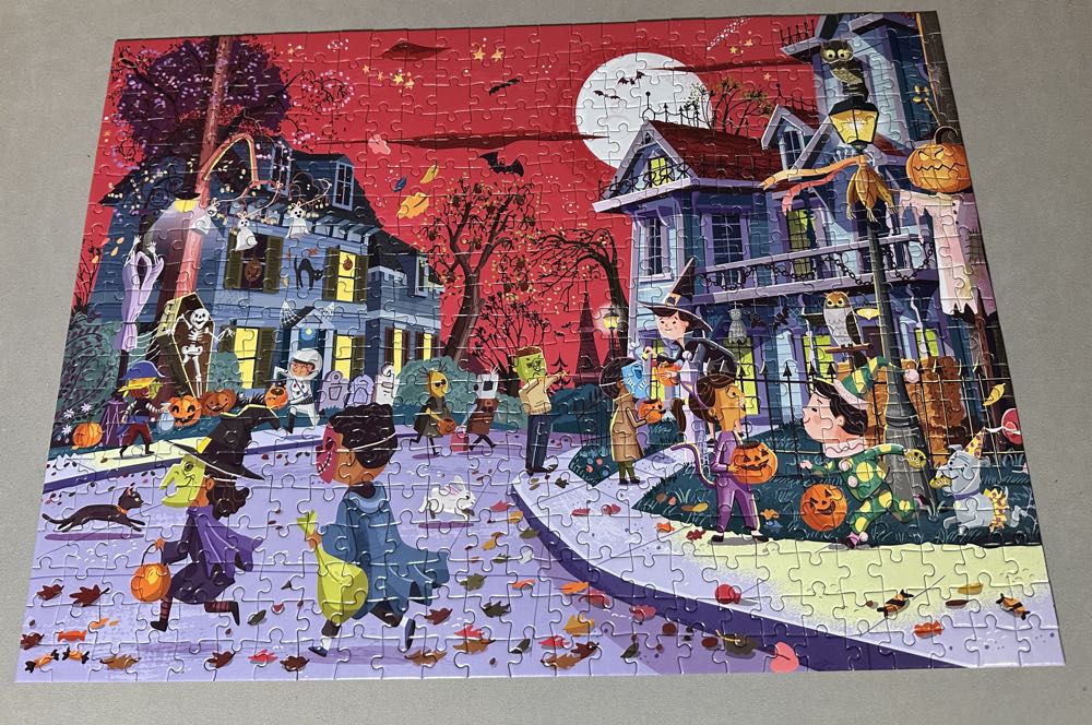 Trick Or Treat - Gibbs Smith puzzle collectible [Barcode 9781423665311] - Main Image 2