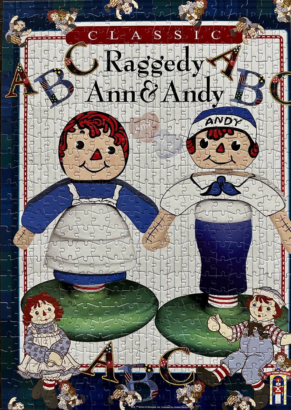 Classic Raggedy Ann & Andy - Toy Town puzzle collectible [Barcode 079346970025] - Main Image 2