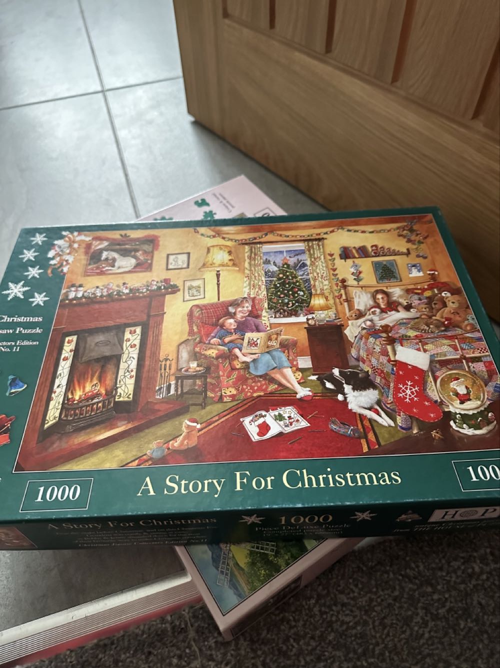 A Story For Christmas - House Of Puzzles puzzle collectible [Barcode 5060002003800] - Main Image 2