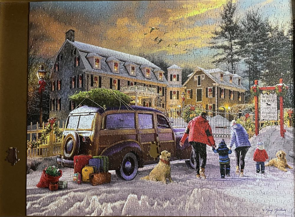 Christmas Inn - White Mountain puzzle collectible [Barcode 724819266616] - Main Image 2