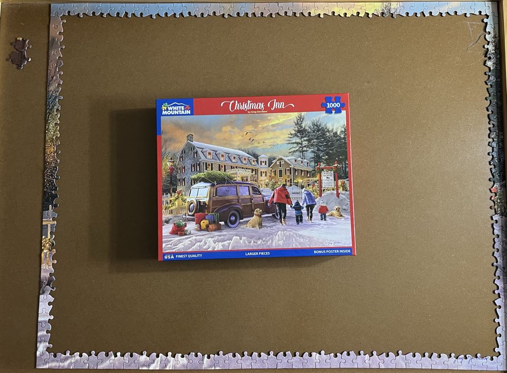 Christmas Inn - White Mountain puzzle collectible [Barcode 724819266616] - Main Image 4