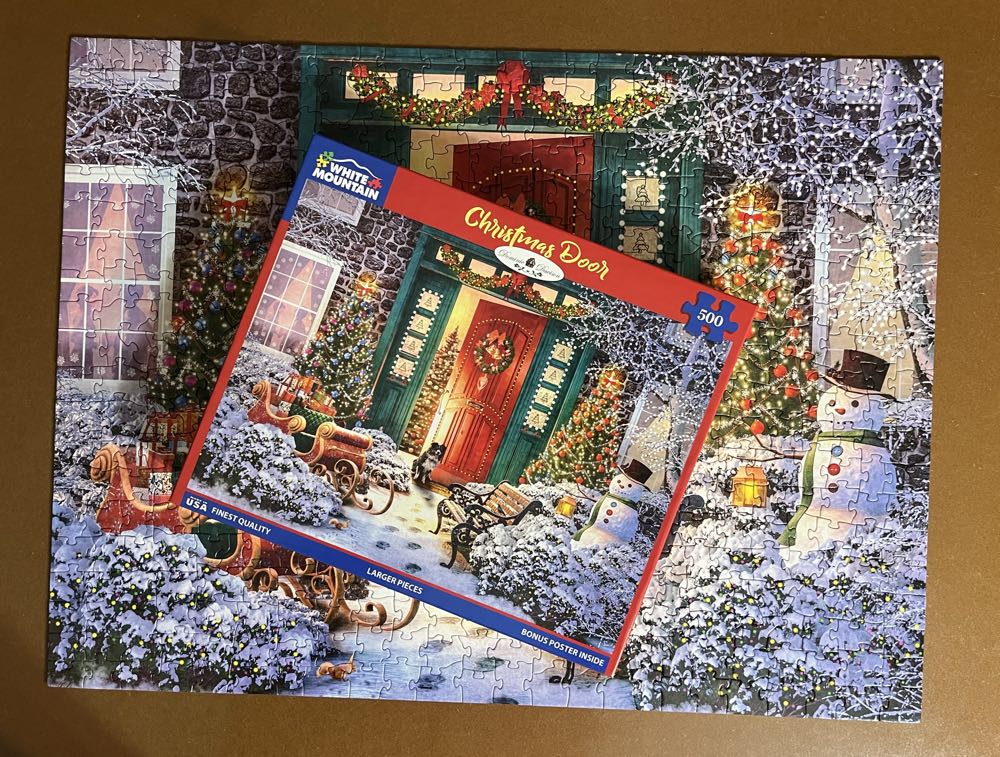 Christmas Door - White Mountain puzzle collectible [Barcode 724819266487] - Main Image 3