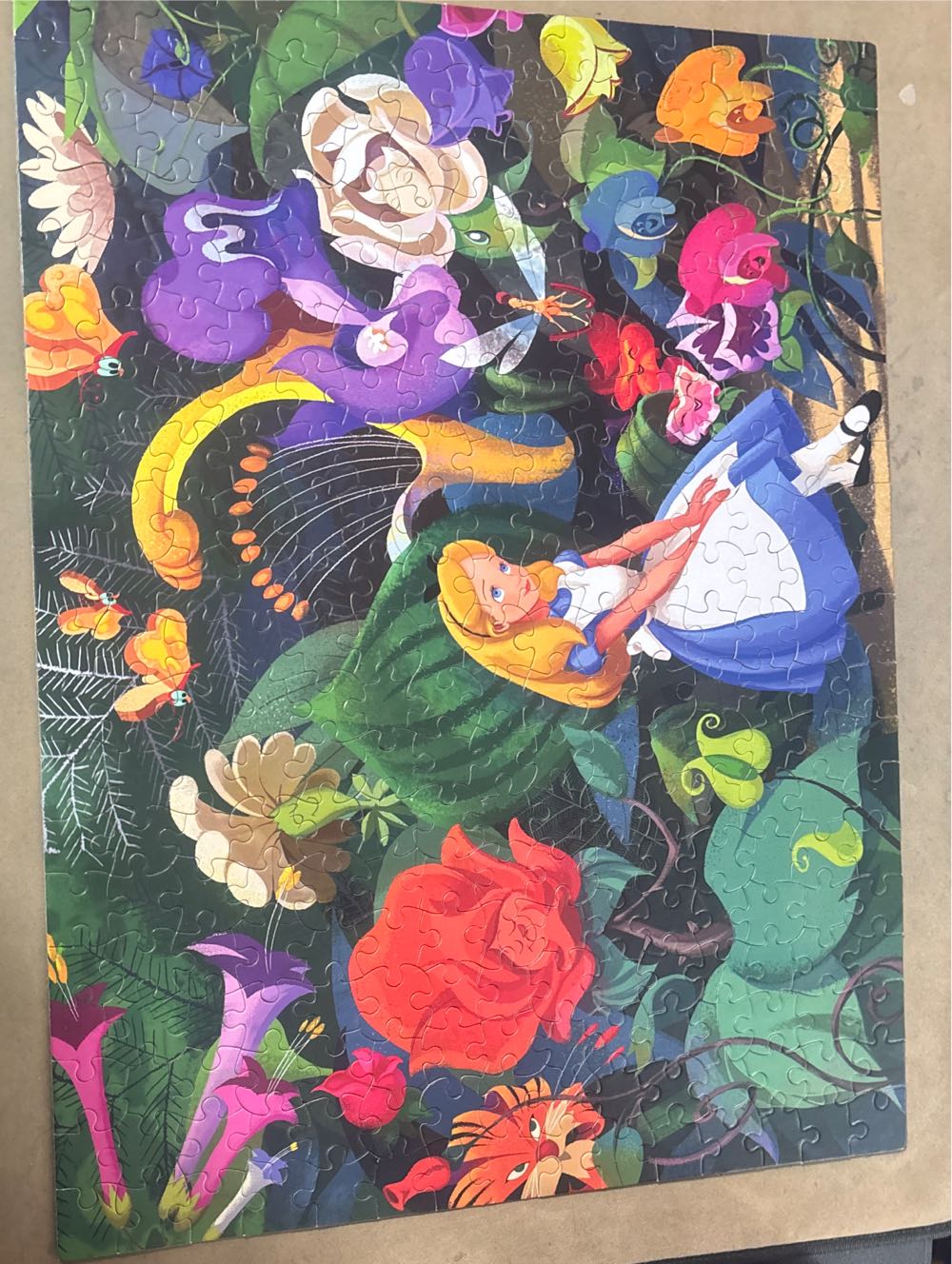 Alice In Wonderland - Ceaco puzzle collectible [Barcode 021081223348] - Main Image 2