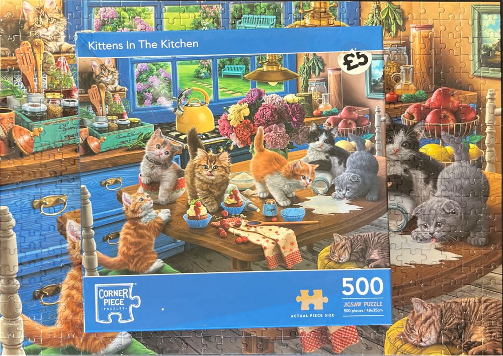 Kittens in the Kitchen 🟦 - Corner Piece puzzle collectible [Barcode 5052089308428] - Main Image 4
