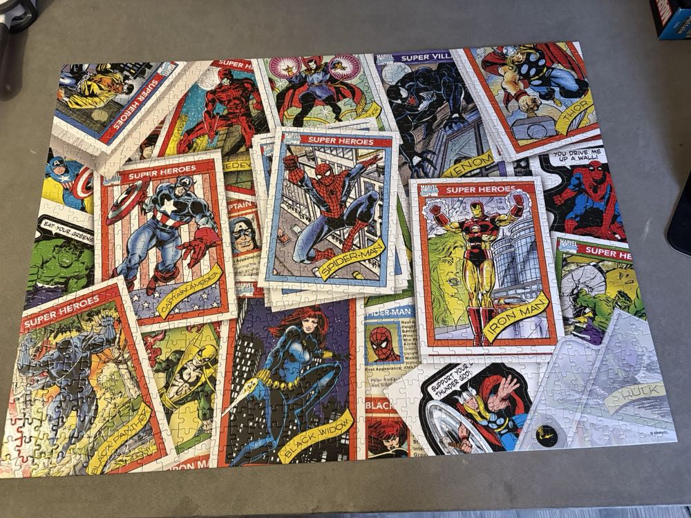Marvel Trading Cards - Buffalo Games & Puzzles puzzle collectible [Barcode 079346134137] - Main Image 2