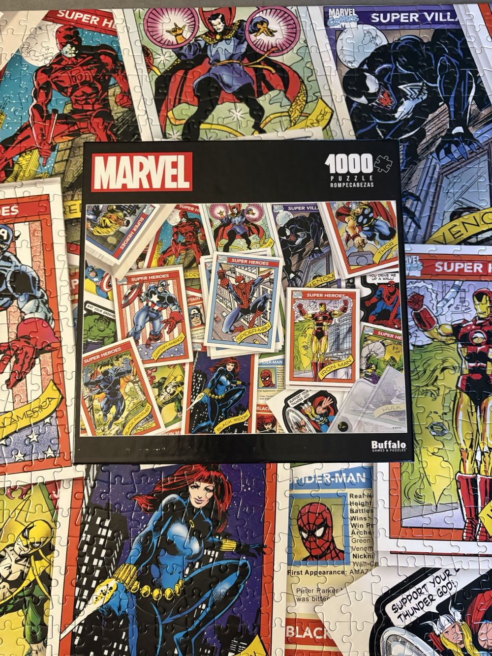 Marvel Trading Cards - Buffalo Games & Puzzles puzzle collectible [Barcode 079346134137] - Main Image 3