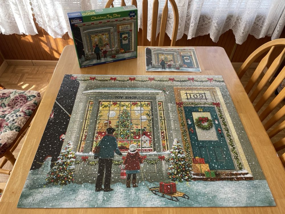Christmas Toy Shop - White Mountain puzzle collectible [Barcode 724819266760] - Main Image 3