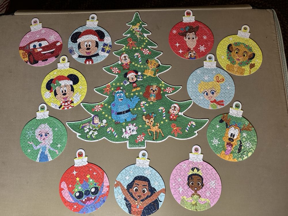 Disney Mickey And Friends – Advent Calendar Puzzles - Ceaco puzzle collectible [Barcode 021081380034] - Main Image 2