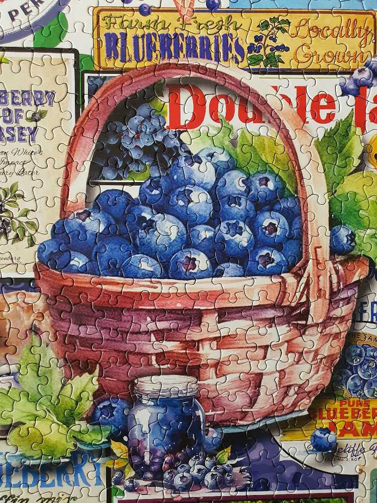 Blueberries  - White Mountain puzzle collectible [Barcode 724819267255] - Main Image 3