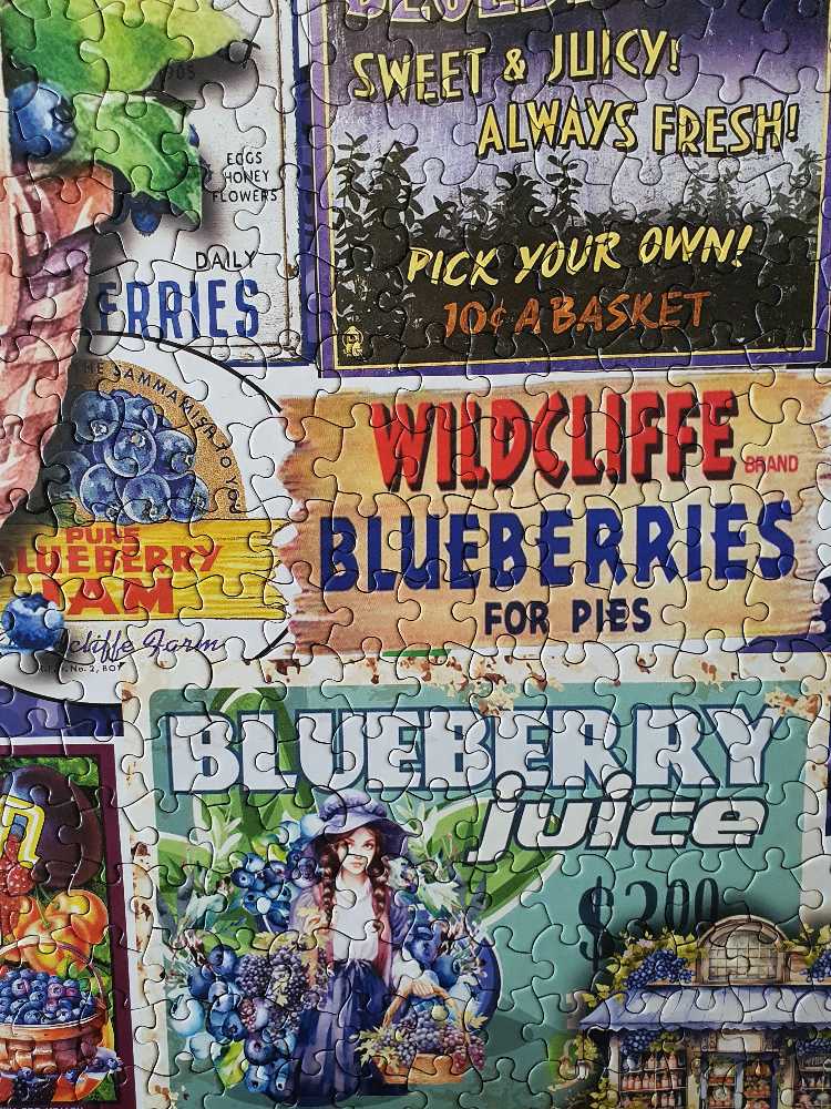 Blueberries  - White Mountain puzzle collectible [Barcode 724819267255] - Main Image 4