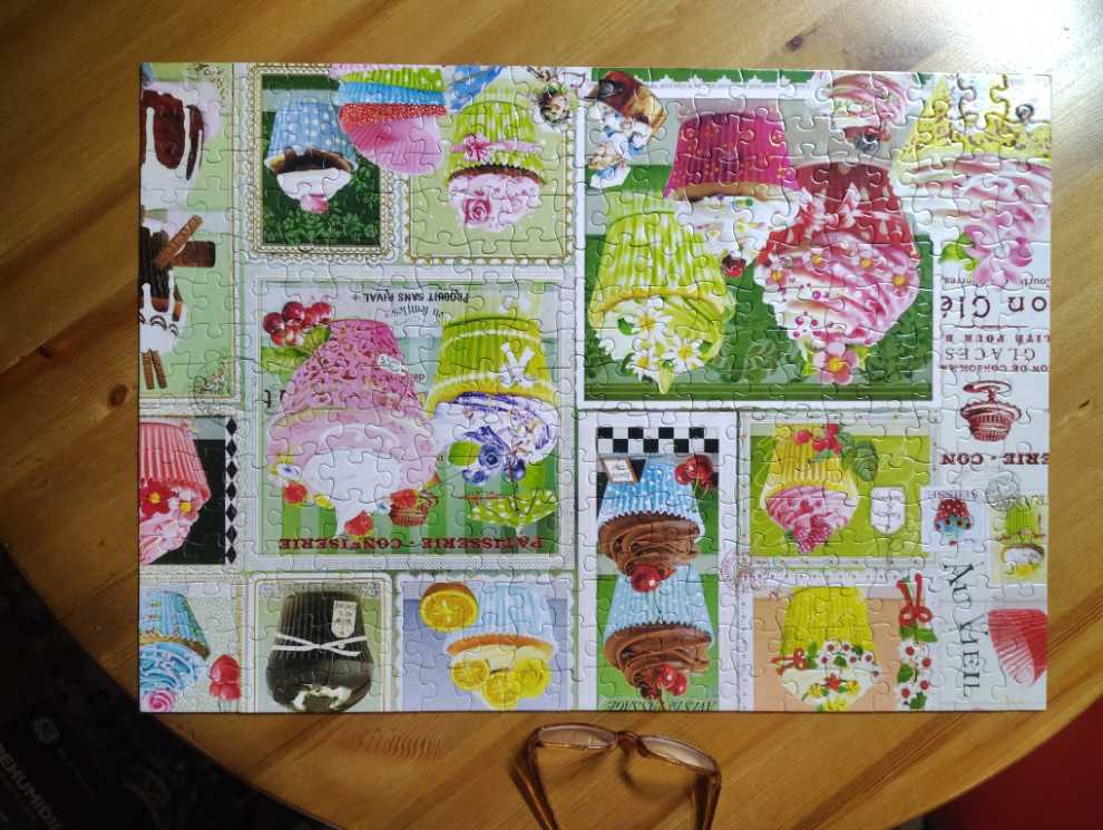 Cupcakes ( Jerry Kramer) - Sure Lox puzzle collectible [Barcode 686141944566] - Main Image 2