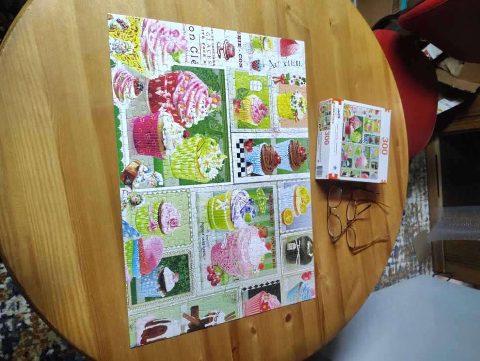 Cupcakes ( Jerry Kramer) - Sure Lox puzzle collectible [Barcode 686141944566] - Main Image 3