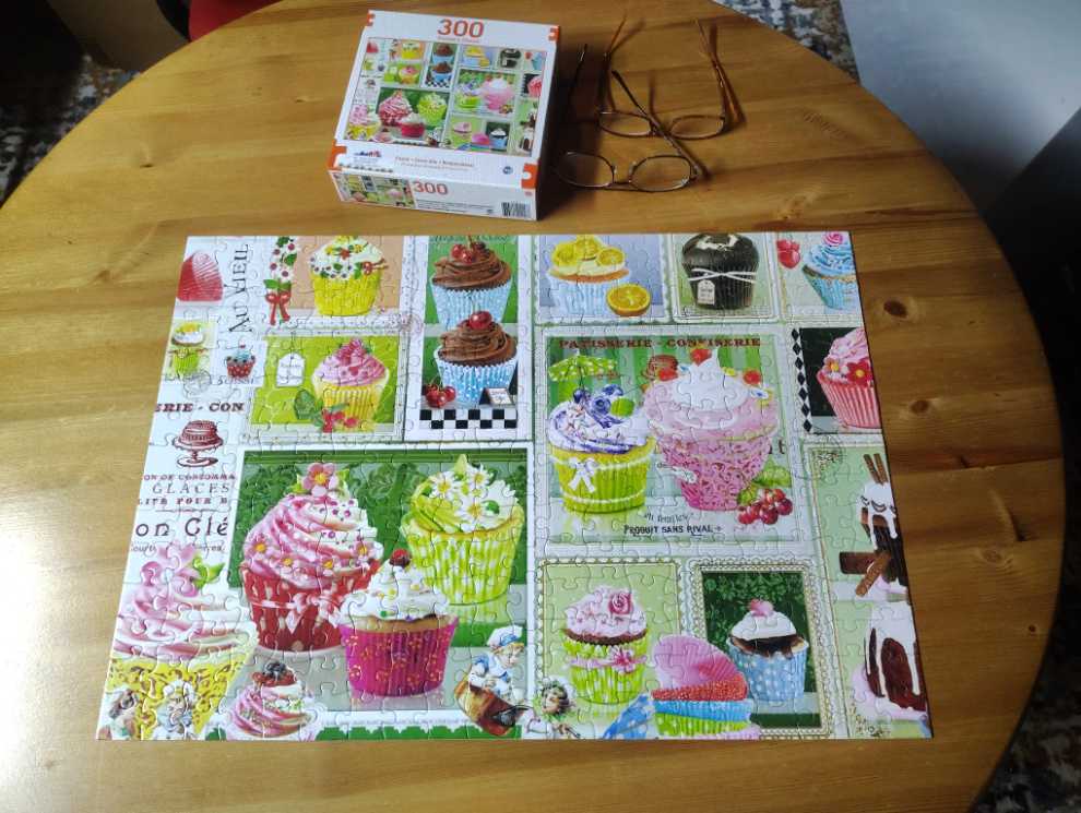 Cupcakes ( Jerry Kramer) - Sure Lox puzzle collectible [Barcode 686141944566] - Main Image 4