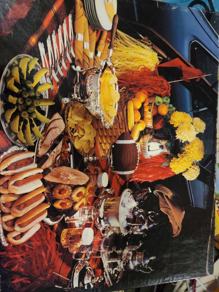 The Good-Time Tailgate Club - Springbok puzzle collectible - Main Image 2