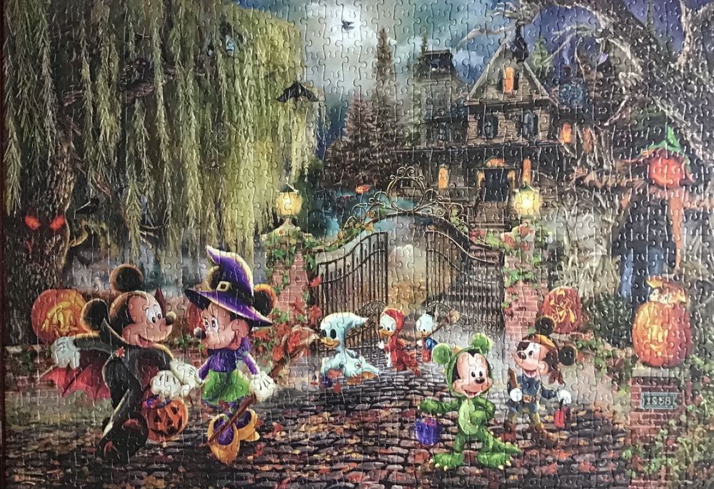 Mickey and Minnie Hallowe’en Fun - Schmidt puzzle collectible [Barcode 4001504580339] - Main Image 2