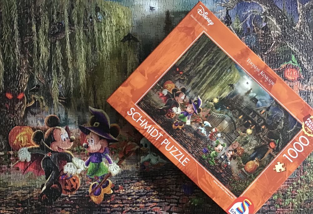 Mickey and Minnie Hallowe’en Fun - Schmidt puzzle collectible [Barcode 4001504580339] - Main Image 3