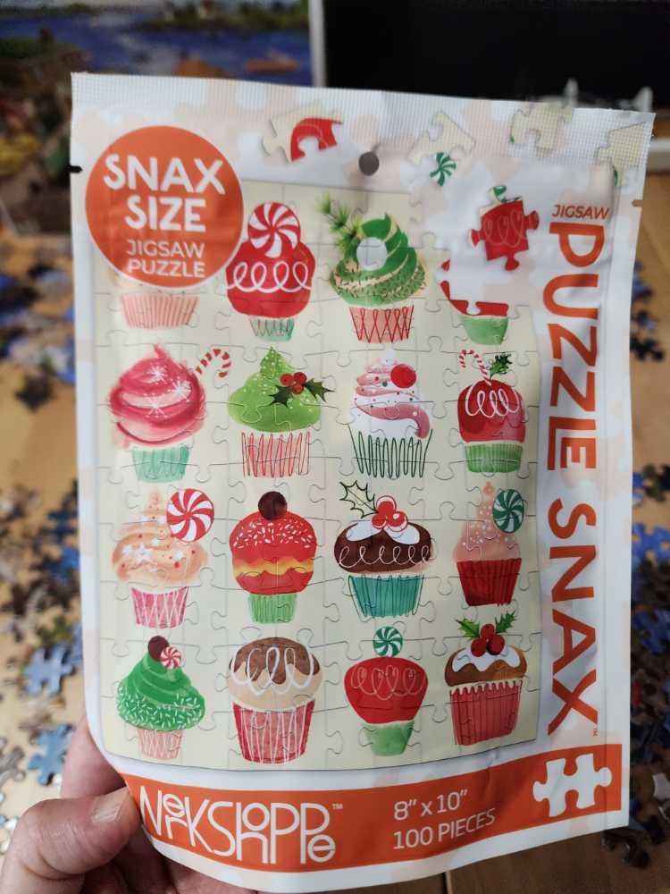 Cupcakes And Candy - WerkShoppe 🇺🇸 puzzle collectible [Barcode 810052902395] - Main Image 1