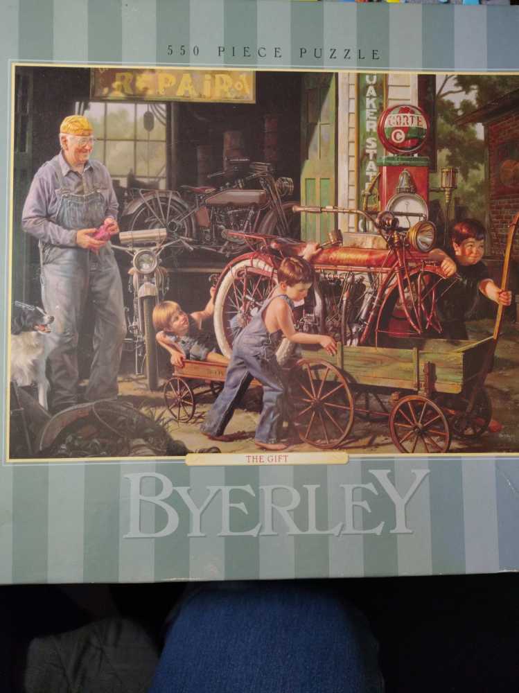 The Gift - MB Puzzle puzzle collectible [Barcode 076930490938] - Main Image 2