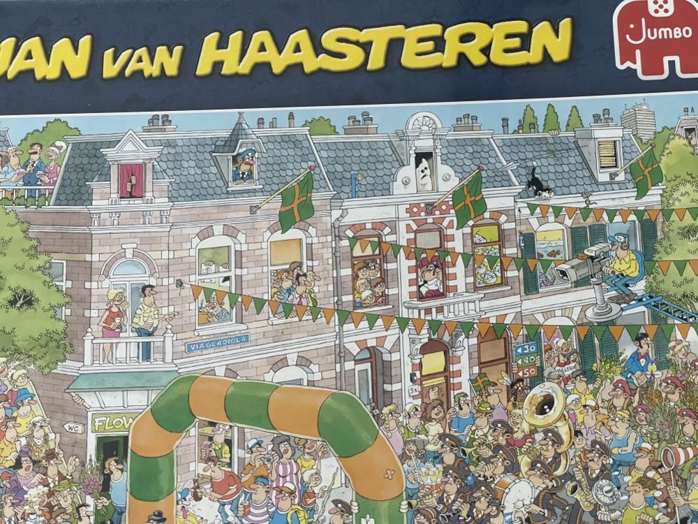 Jan Van Haasteren Four Day Marches Pieces  puzzle collectible [Barcode 8710126011553] - Main Image 2