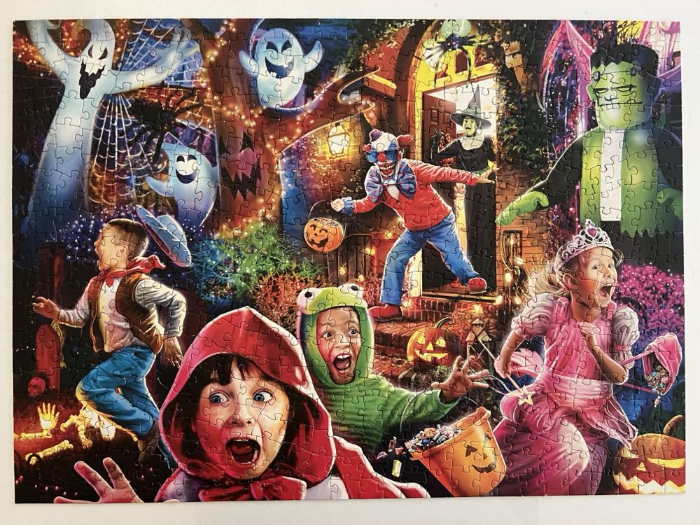 Halloween Fright Scared Silly - Masterpieces, Inc. puzzle collectible [Barcode 705988323706] - Main Image 2