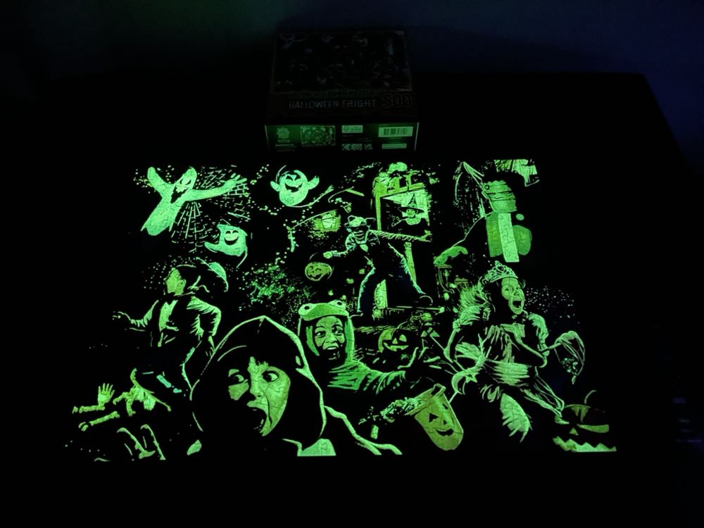 Halloween Fright Scared Silly - Masterpieces, Inc. puzzle collectible [Barcode 705988323706] - Main Image 4