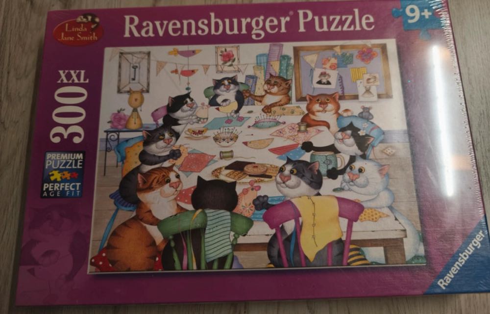 Crazy Cats Make Do and Mend 🟦🇨🇦 - Ravensburger puzzle collectible [Barcode 4005556131754] - Main Image 2