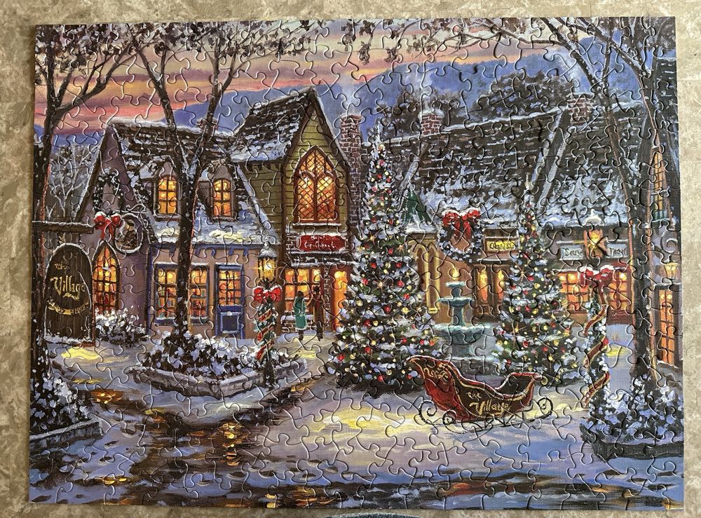 Christmas At The Village - Spilsbury puzzle collectible - Main Image 3