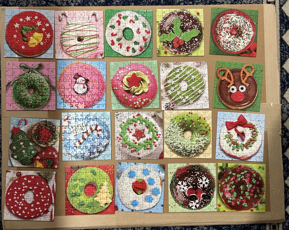 Advent Calendar: 24 Jigsaw Puzzles50 Pieces Each Puzzle Christmas Donuts - EuroGraphics puzzle collectible [Barcode 628136658065] - Main Image 3