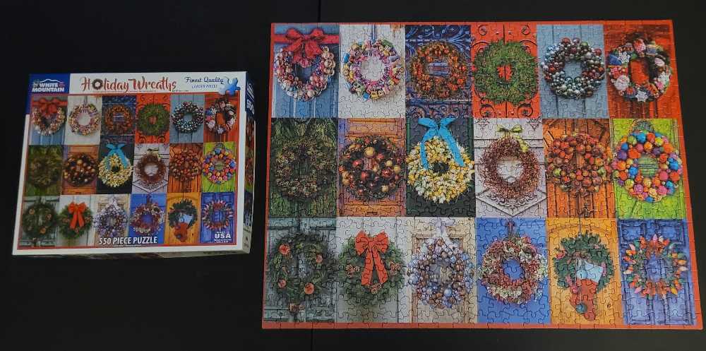Holiday Wreaths - White Mountain Puzzles puzzle collectible [Barcode 724819260102] - Main Image 2